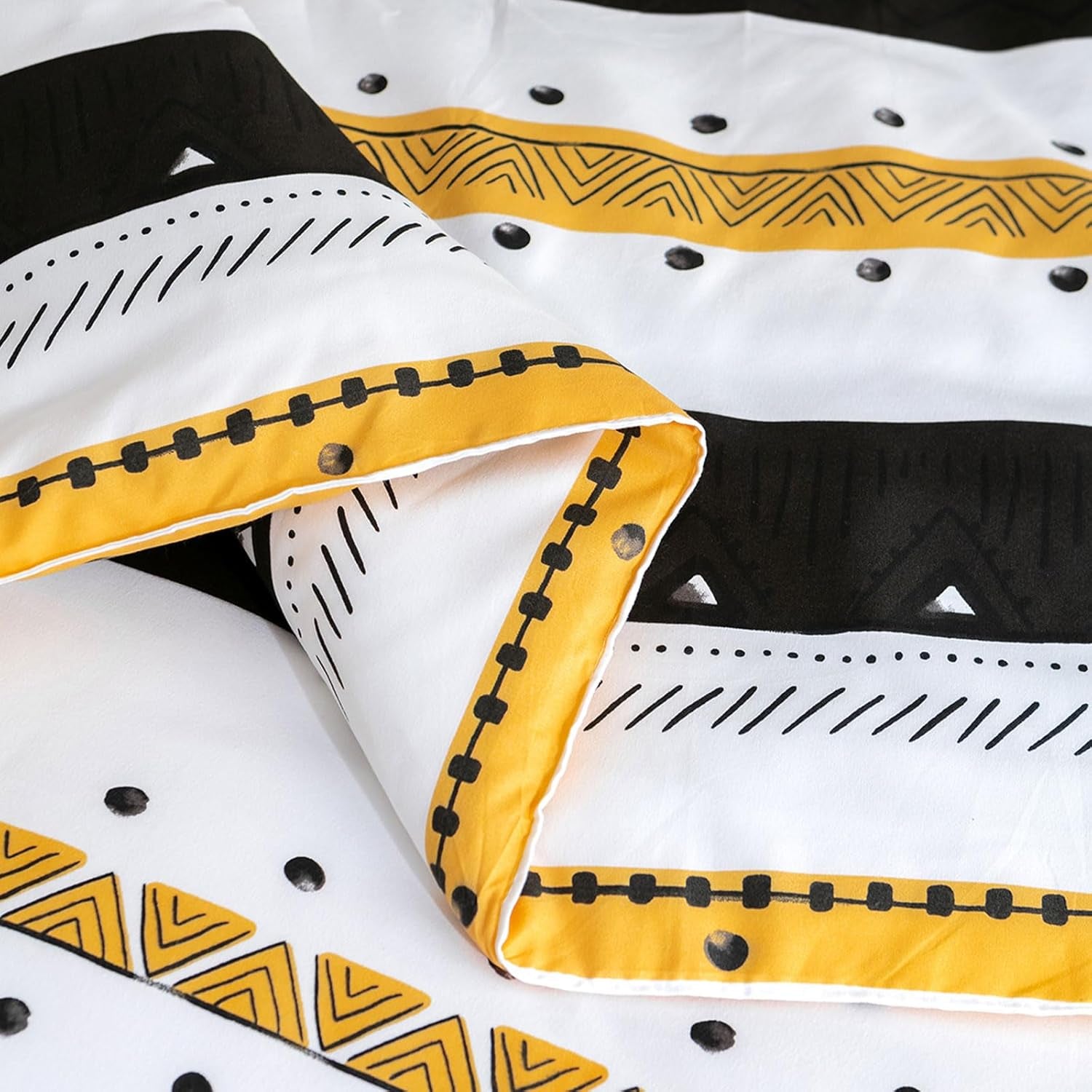 Modern Comforter Set | Soft Microfiber Bedding, 1 Comforter & 2 Pillowcases, Reversible Lightweight Set