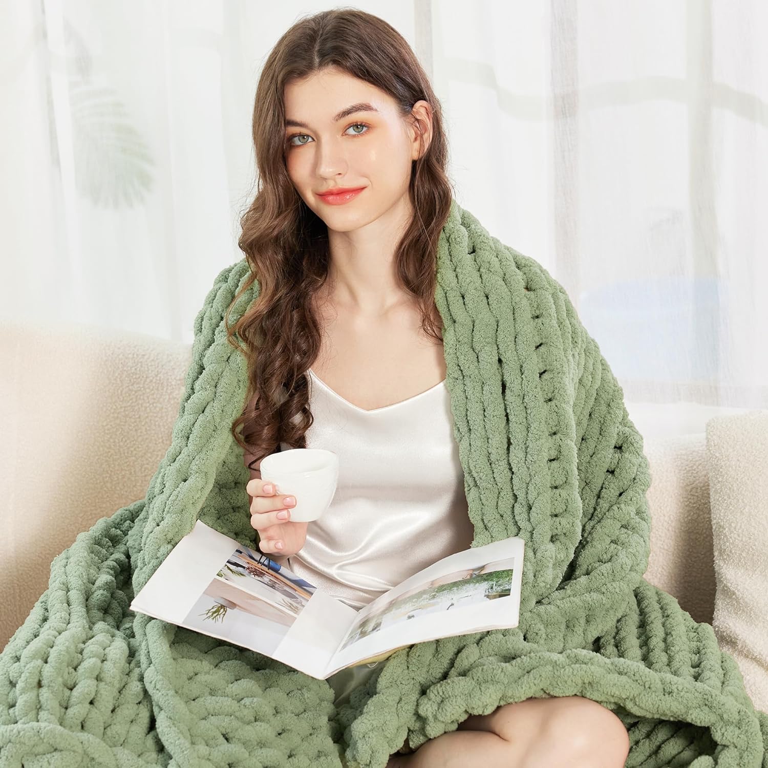 Chunky Knit Blanket Throw | Hand-Knit Chenille Sofa Blanket, Soft & Cozy Home Décor